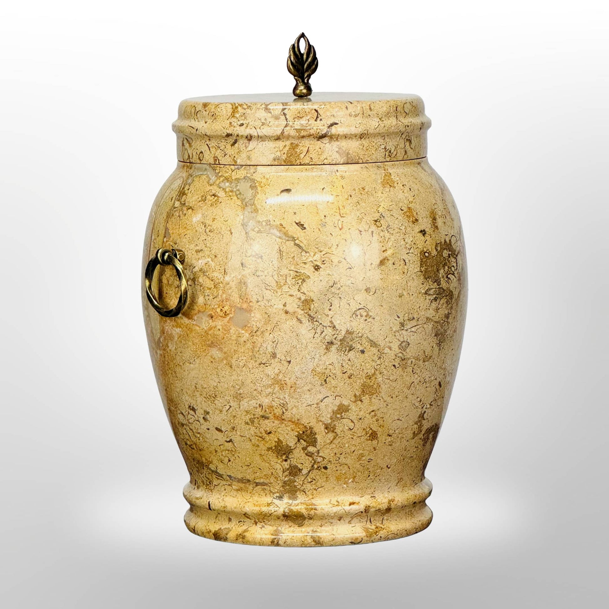 Beige Natursteinurne mit Griffen