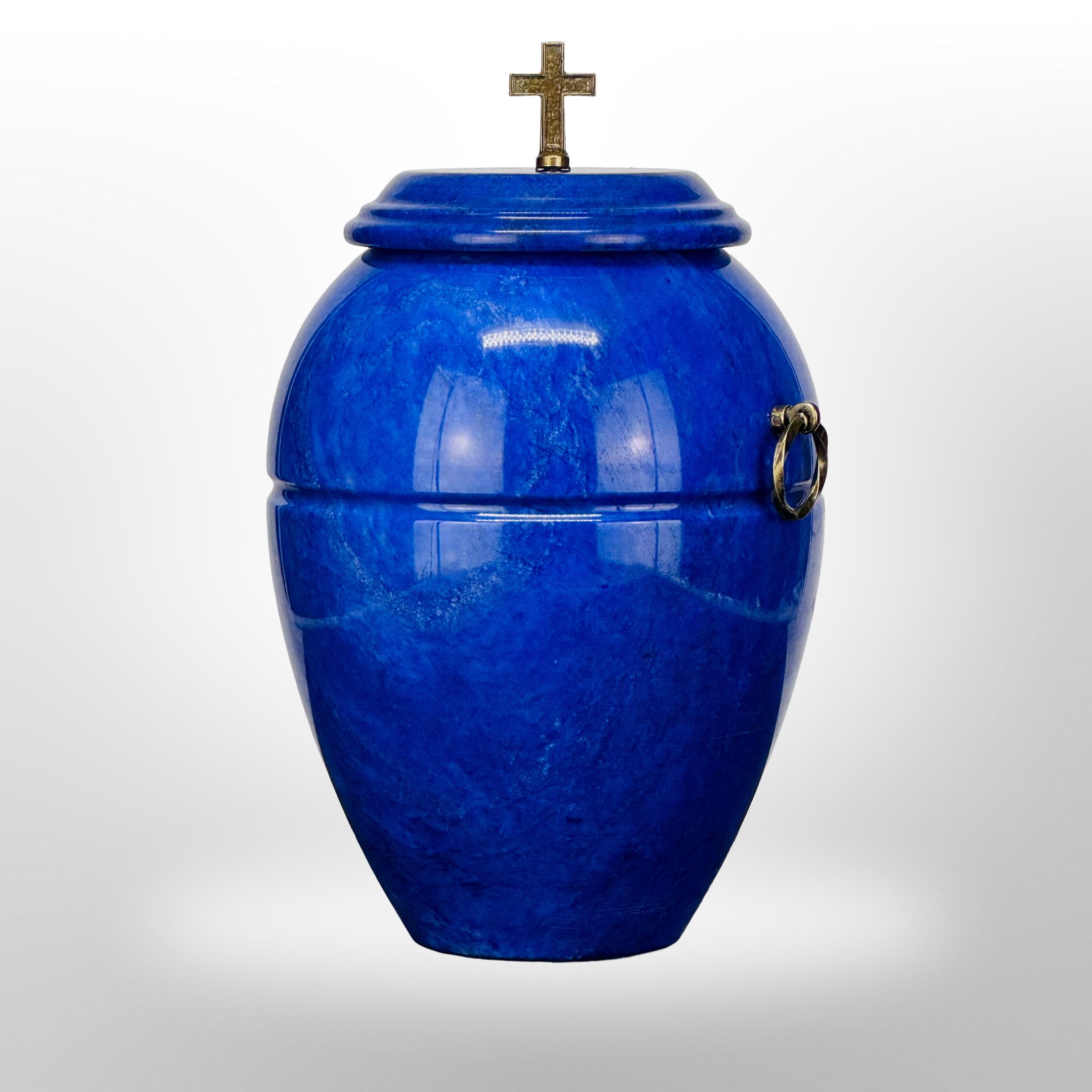 Blaue Steinurne mit Griffen