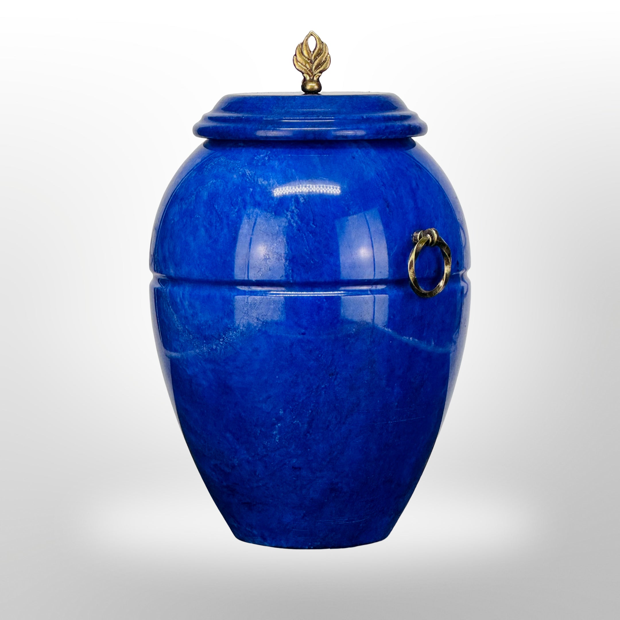 Blaue Steinurne mit Griffen