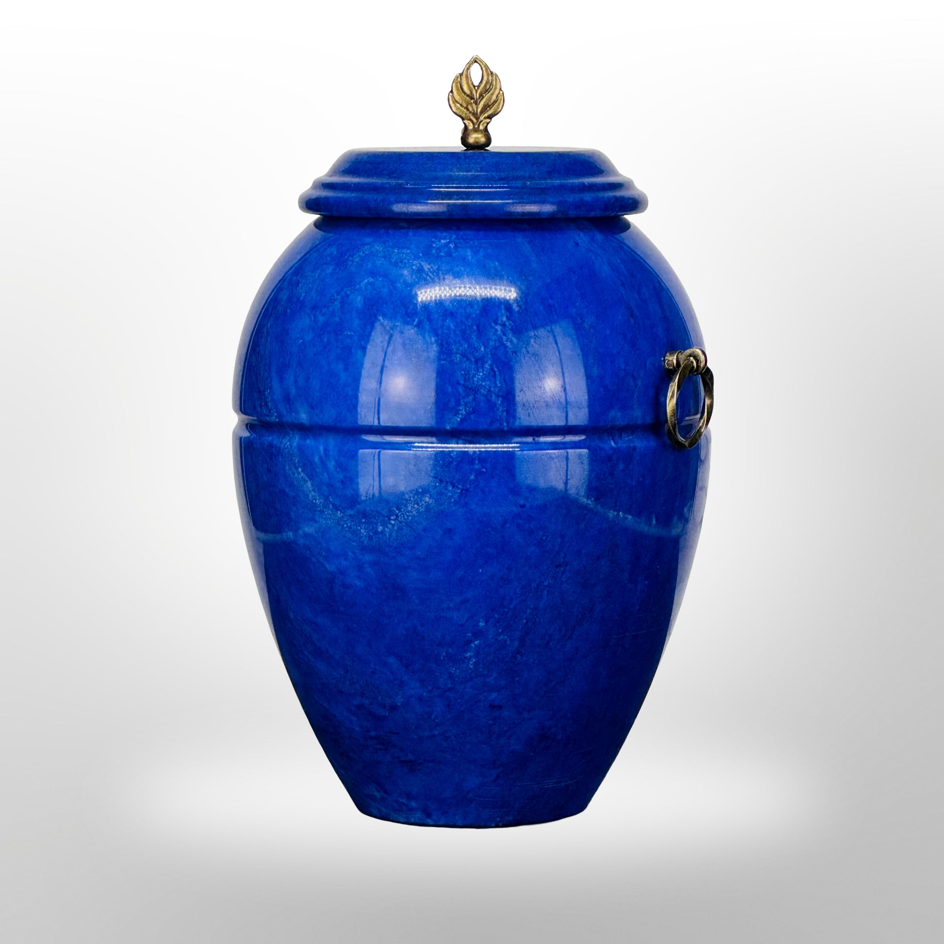 Blaue Steinurne mit Griffen