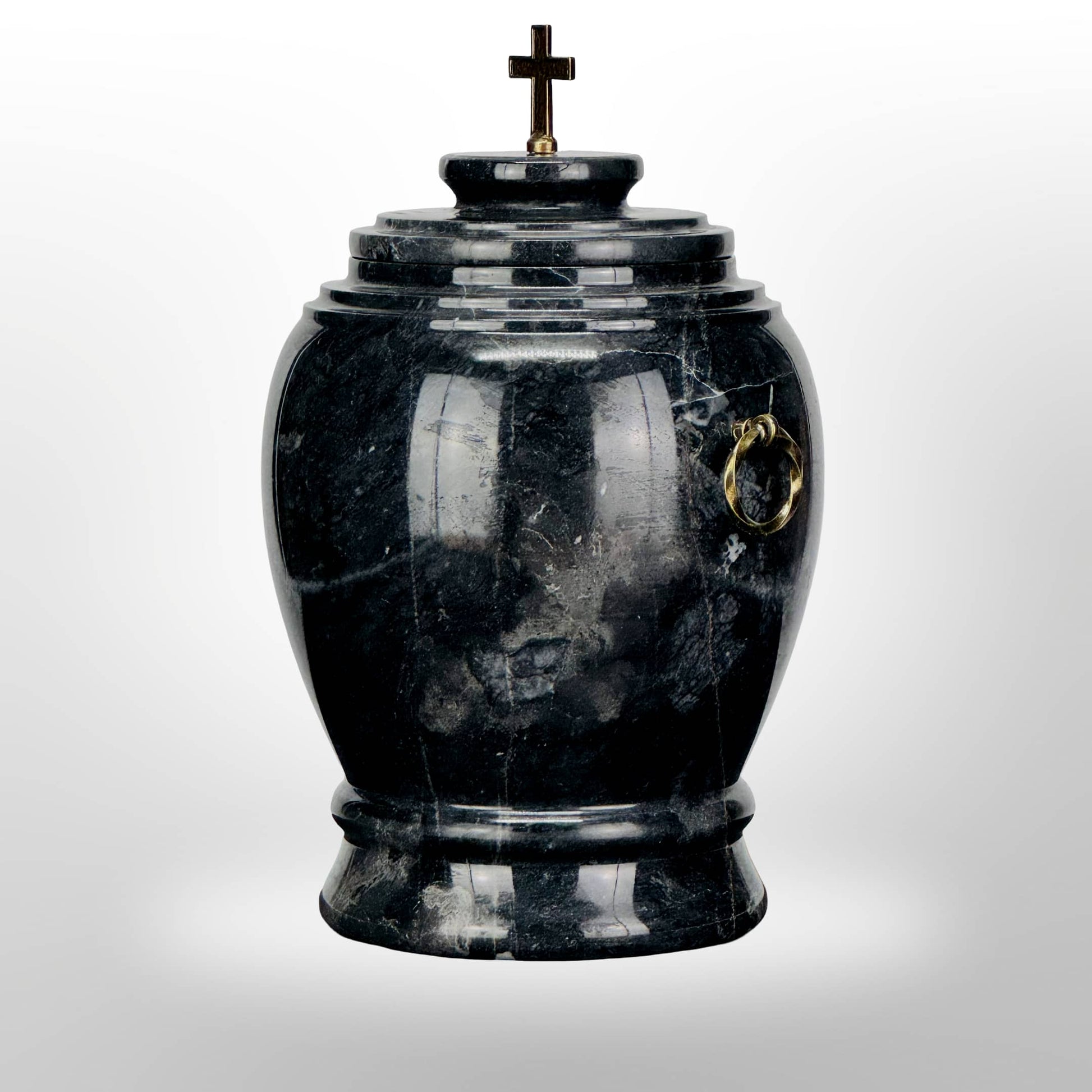 Dunkle Steinurne mit Griffen