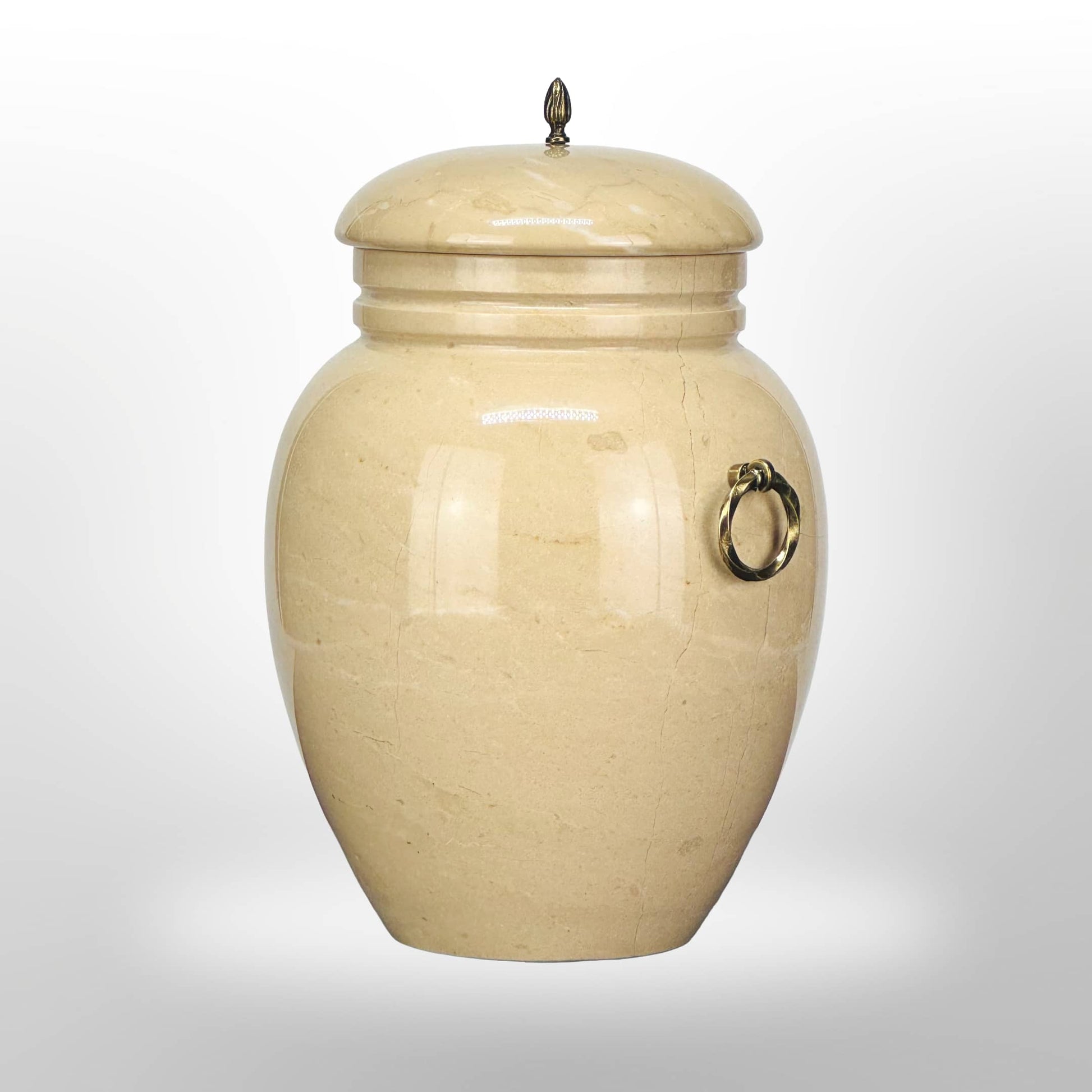 Helle Steinurne mit Griffen