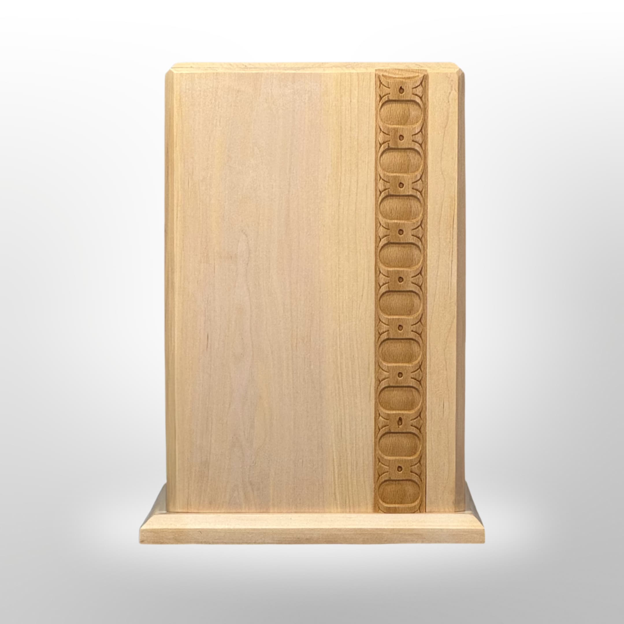 Holzurne aus hellem Holz