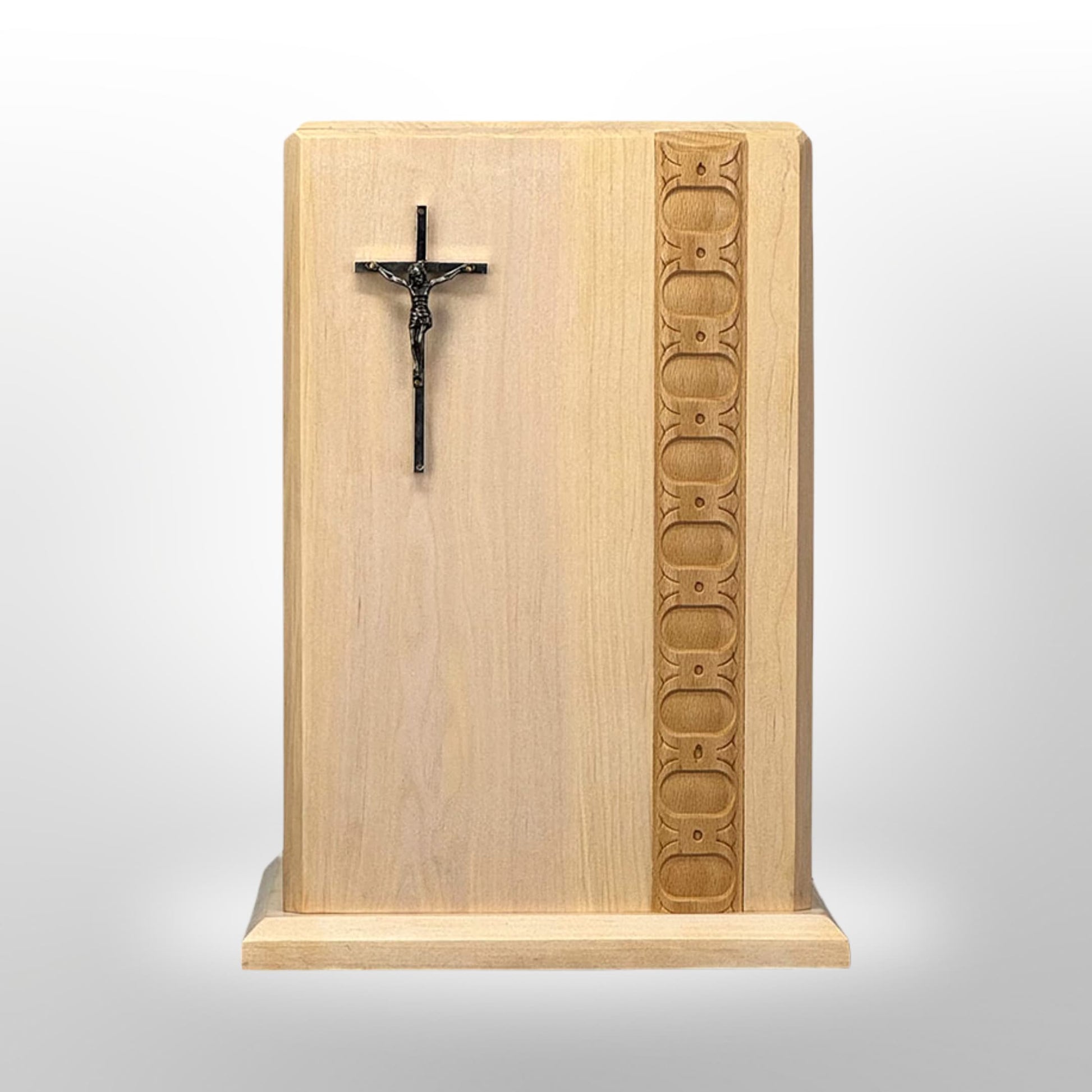 Holzurne aus hellem Holz