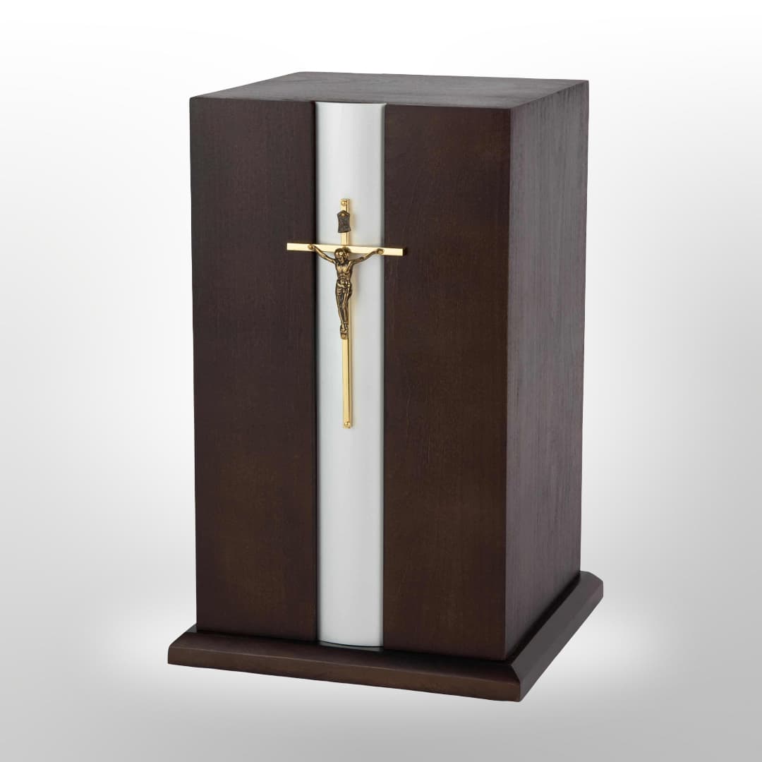 Holzurne mit Metallstreifen und Kreuz