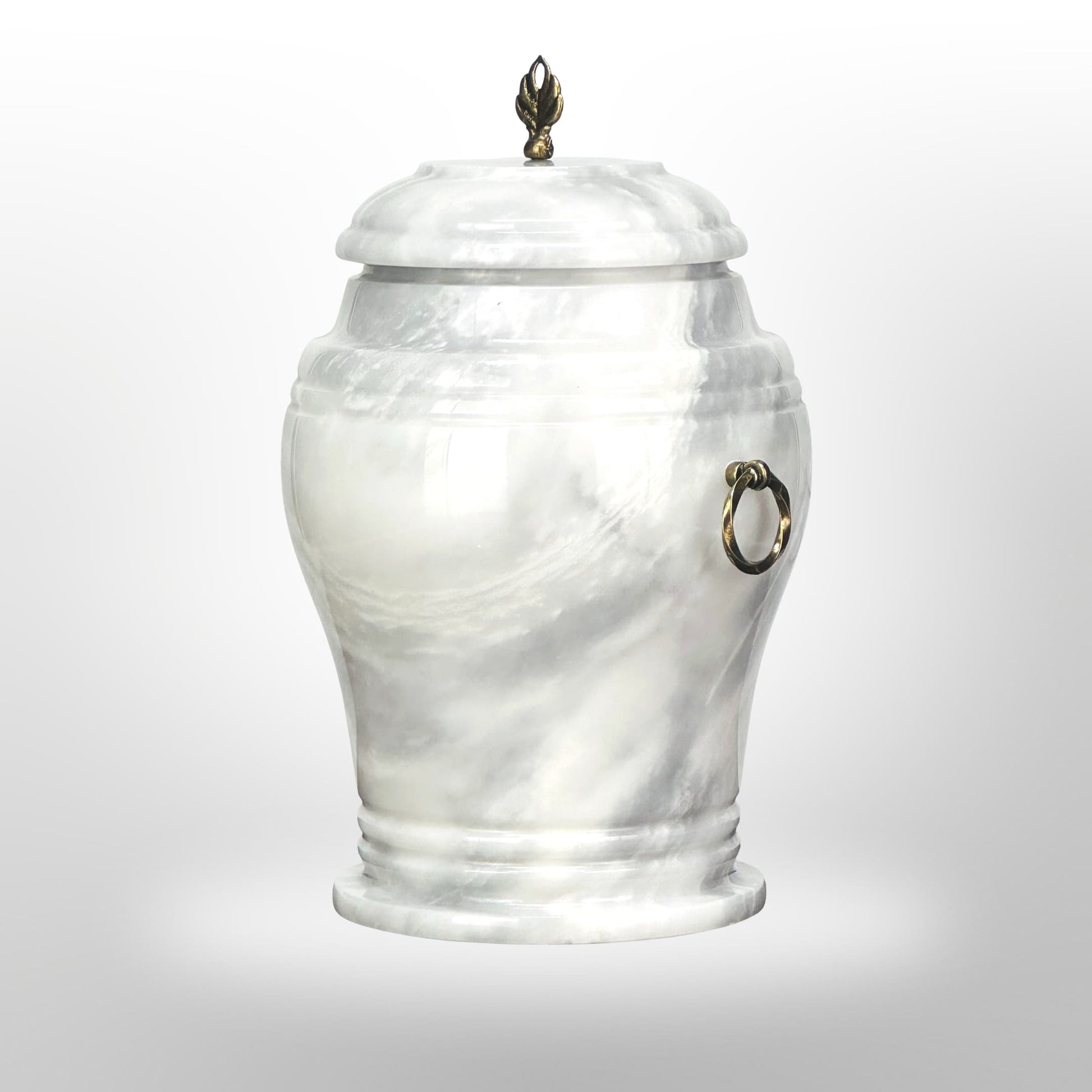 Marmorierte Steinurne mit Griffen