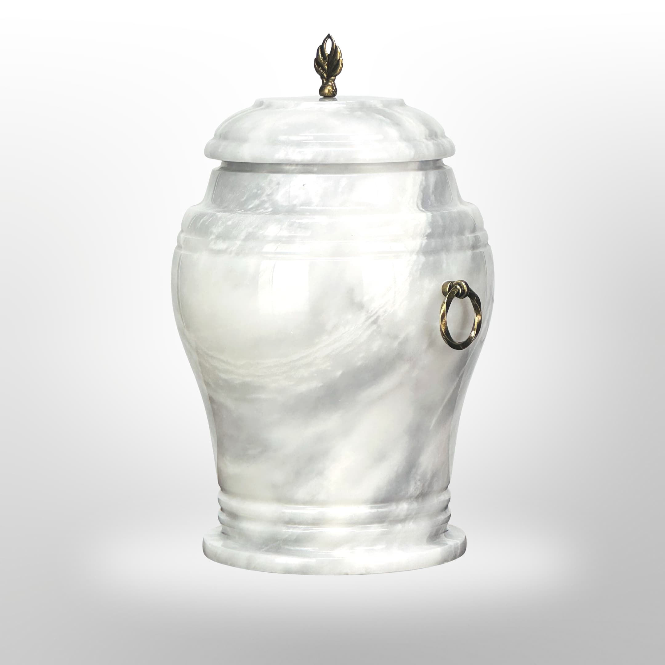 Marmorierte Steinurne mit Griffen