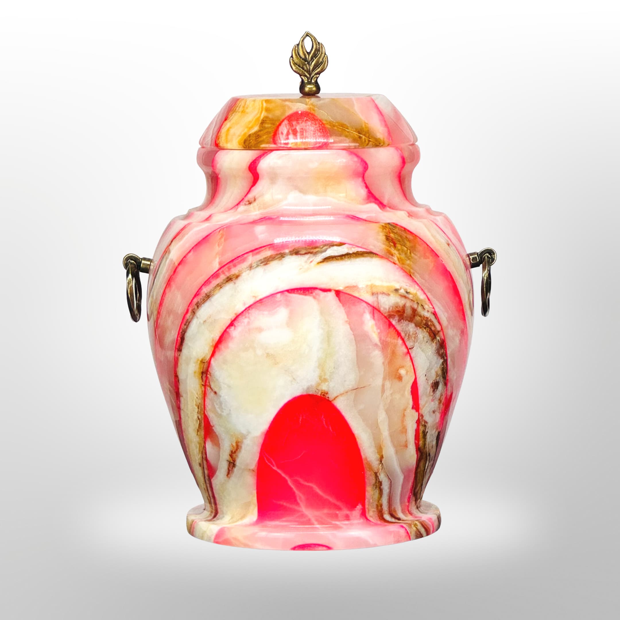 Rote Steinurne mit Griffen