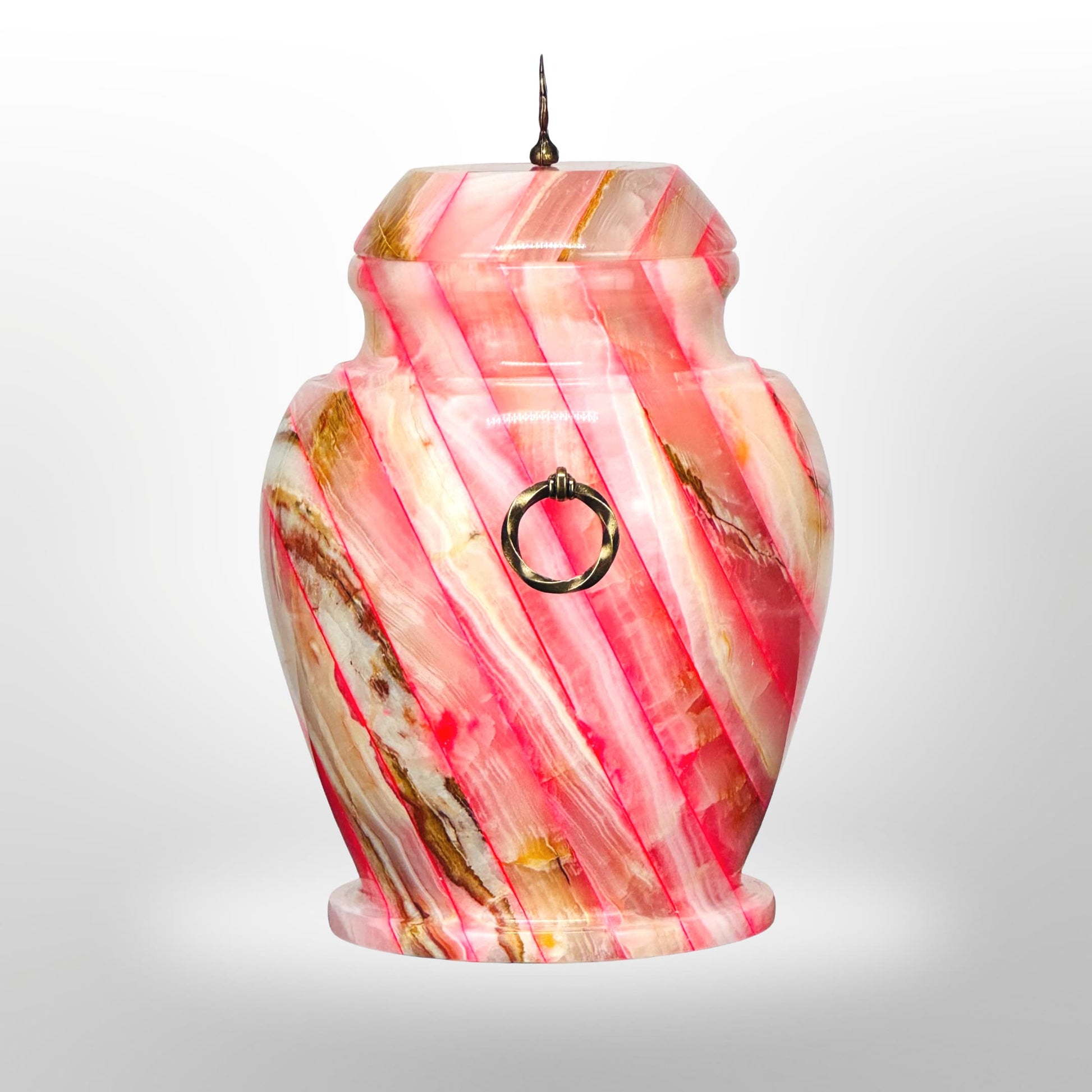 Rote Steinurne mit Griffen