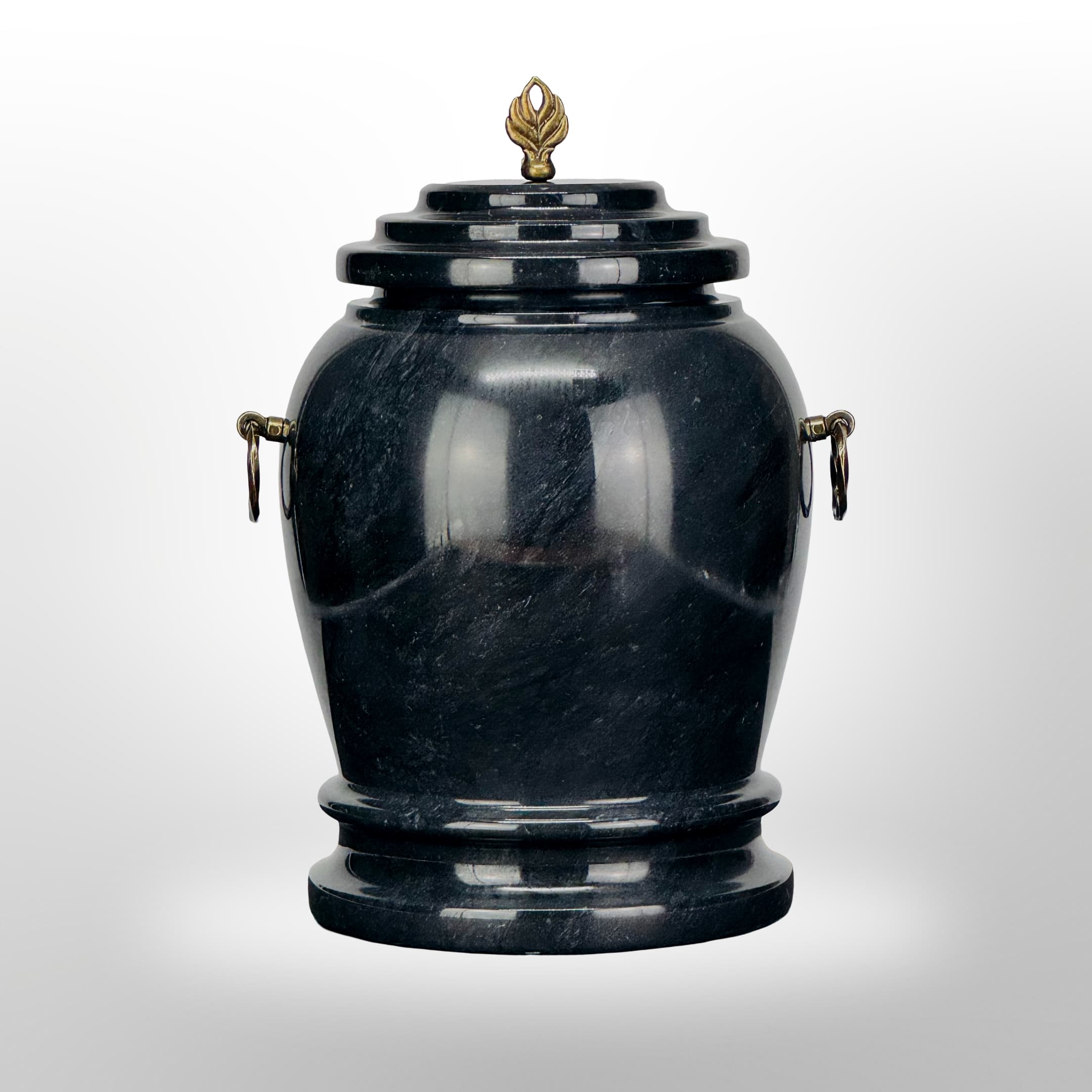 Schwarze Steinurne mit Griffen
