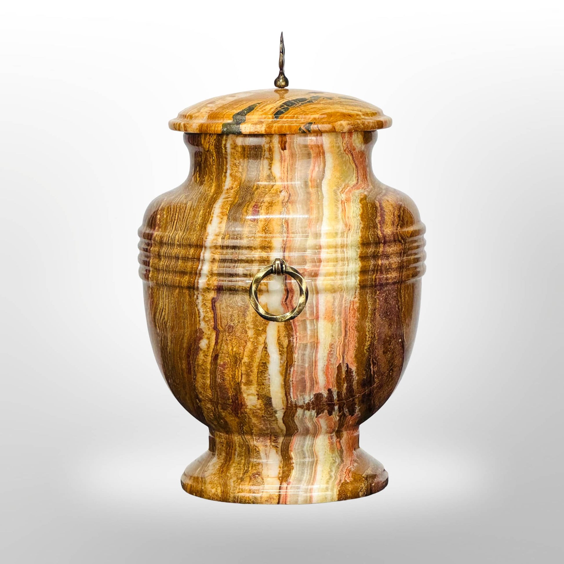 Steinurne aus Onyx in warmen Brauntönen