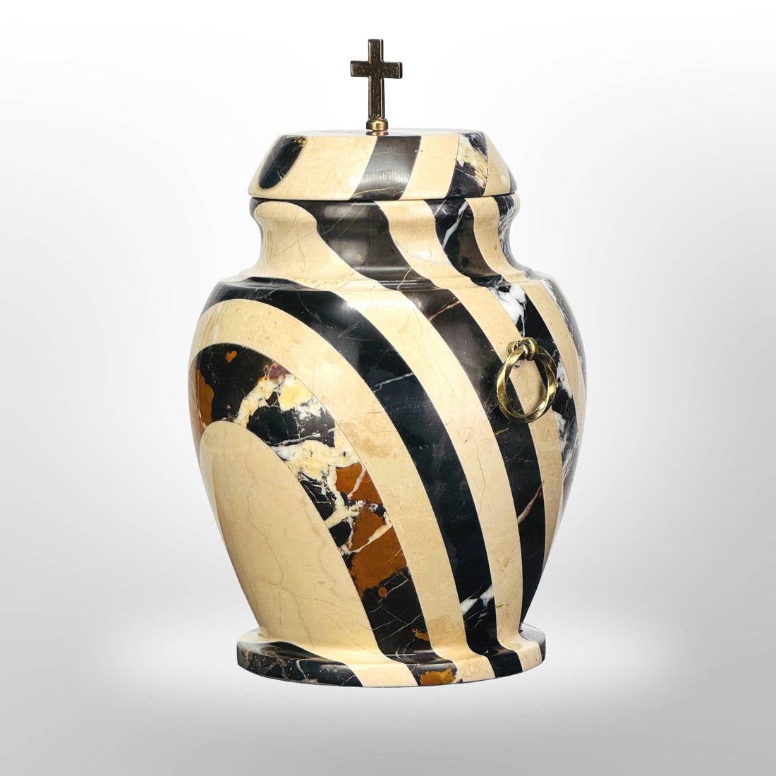 Steinurne mit schwarzen Streifen und Griffen