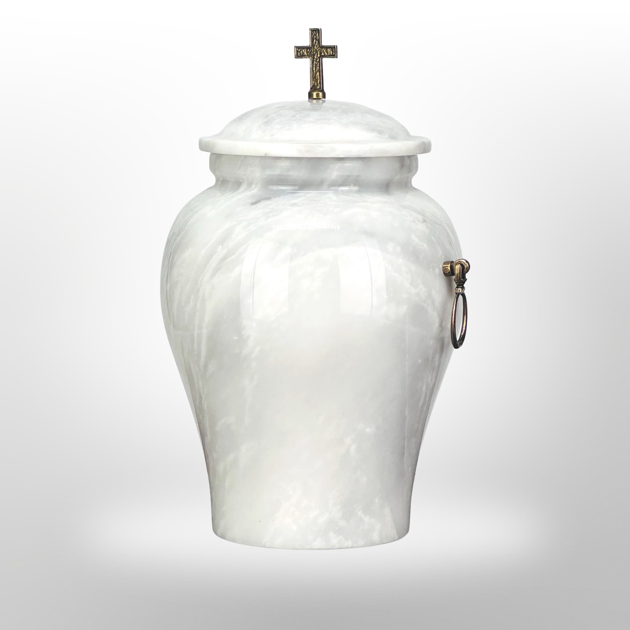 Weiße Steinurne mit Griffen