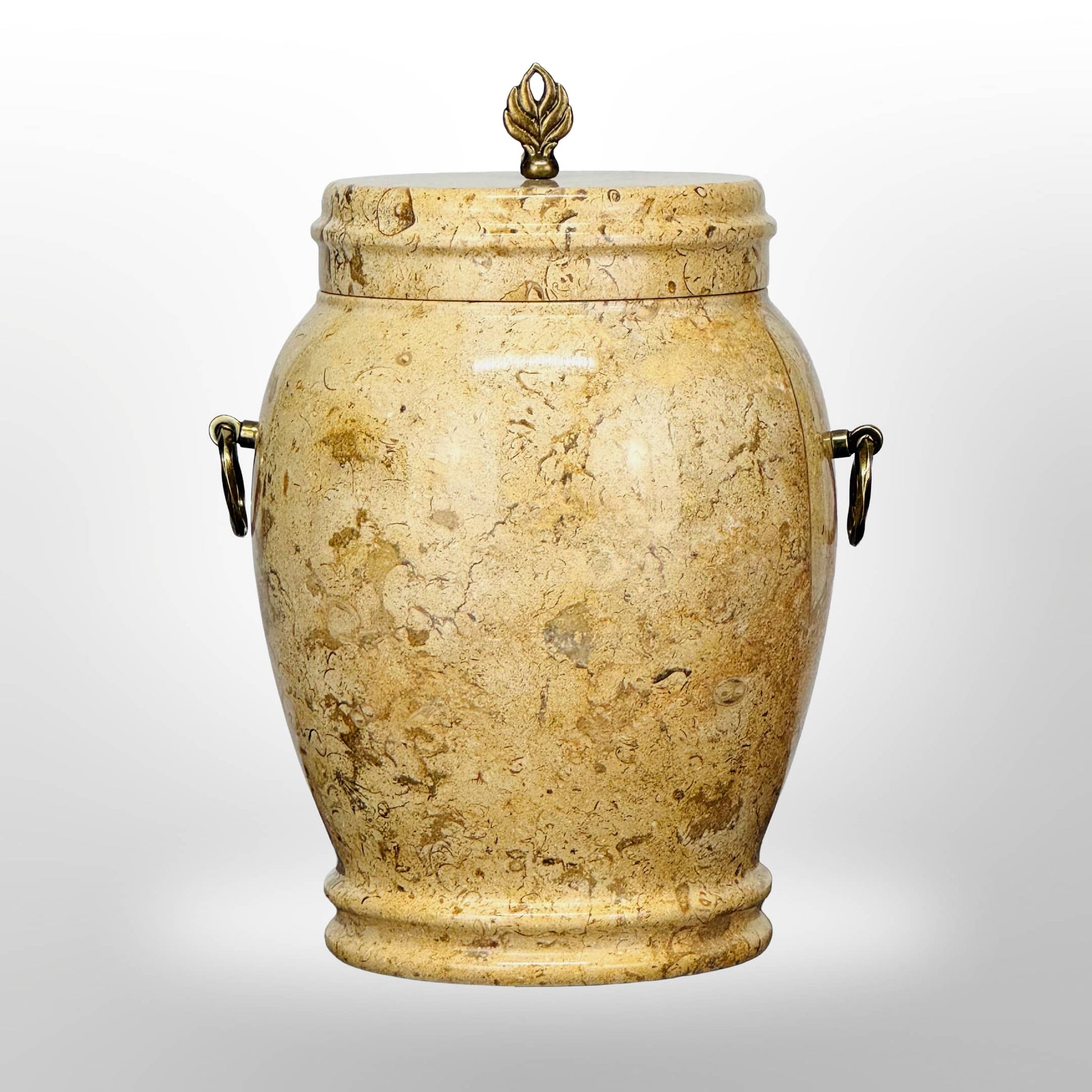 Beige Natursteinurne mit Griffen