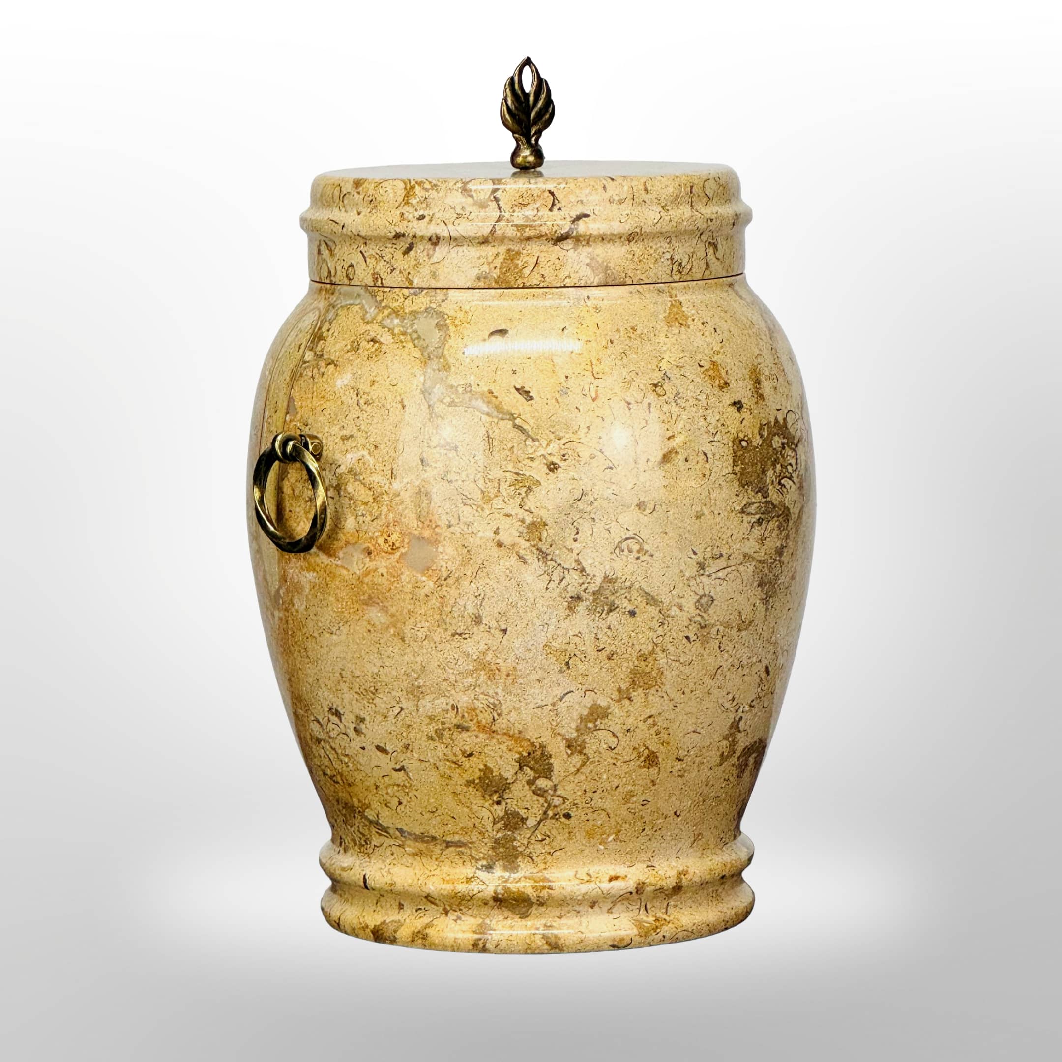 Beige Natursteinurne mit Griffen