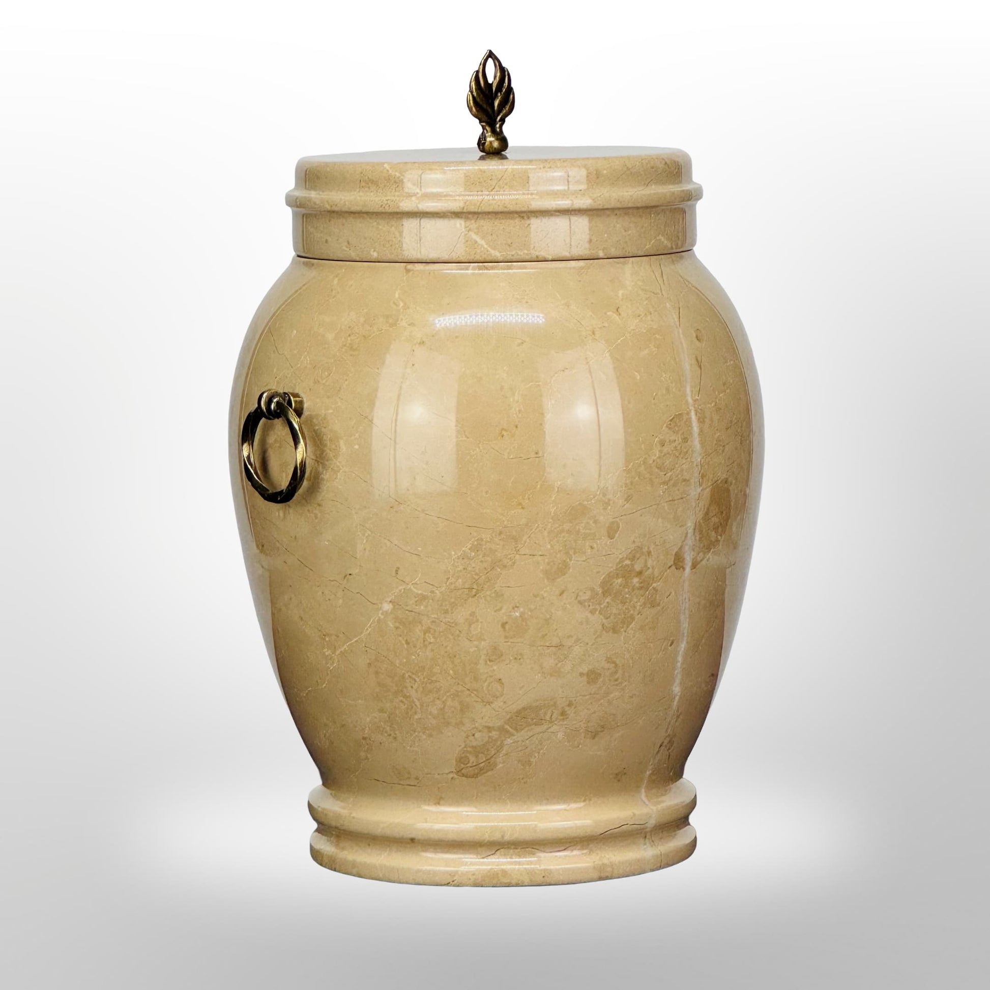 Beige Steinurne mit Griffen