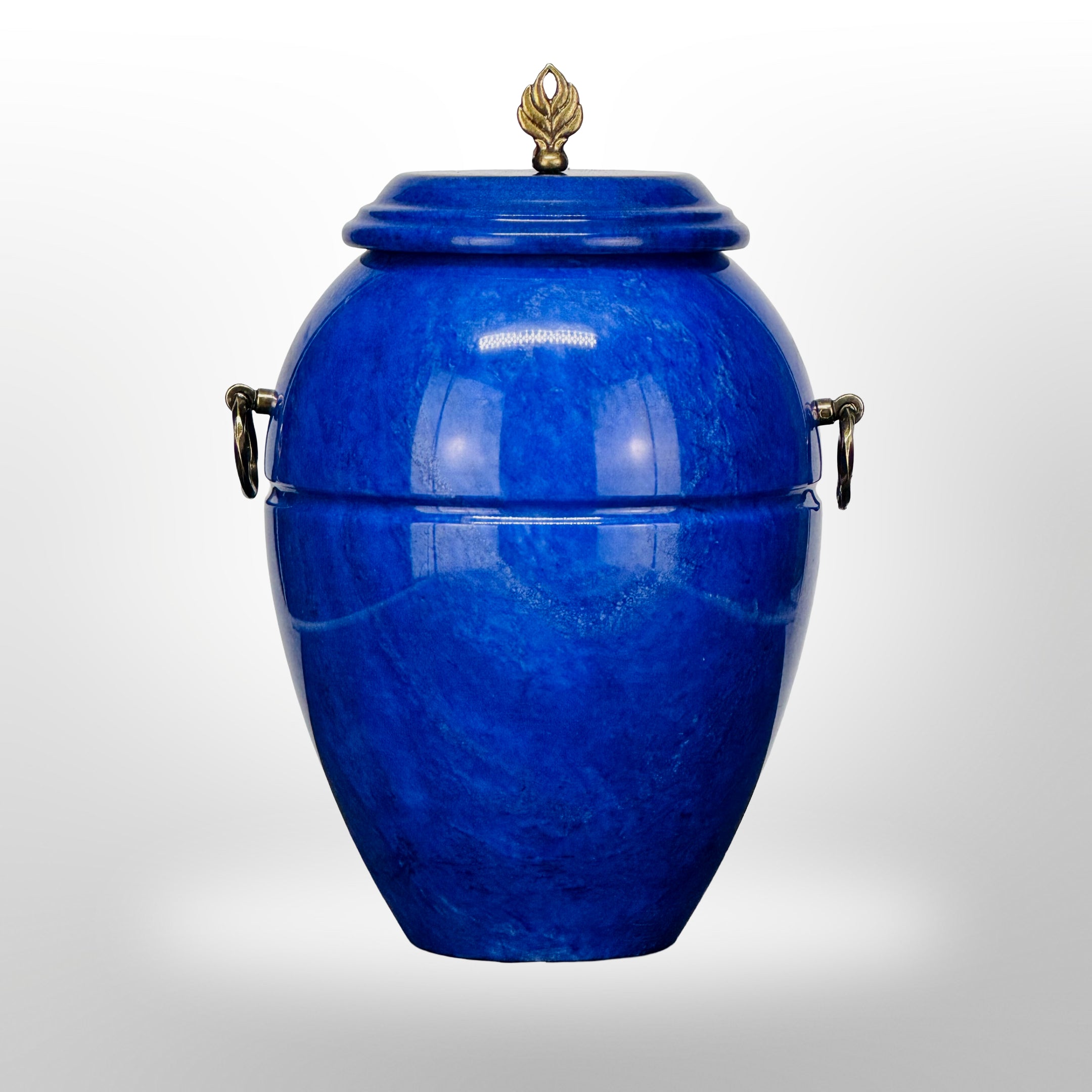 Blaue Steinurne mit Griffen