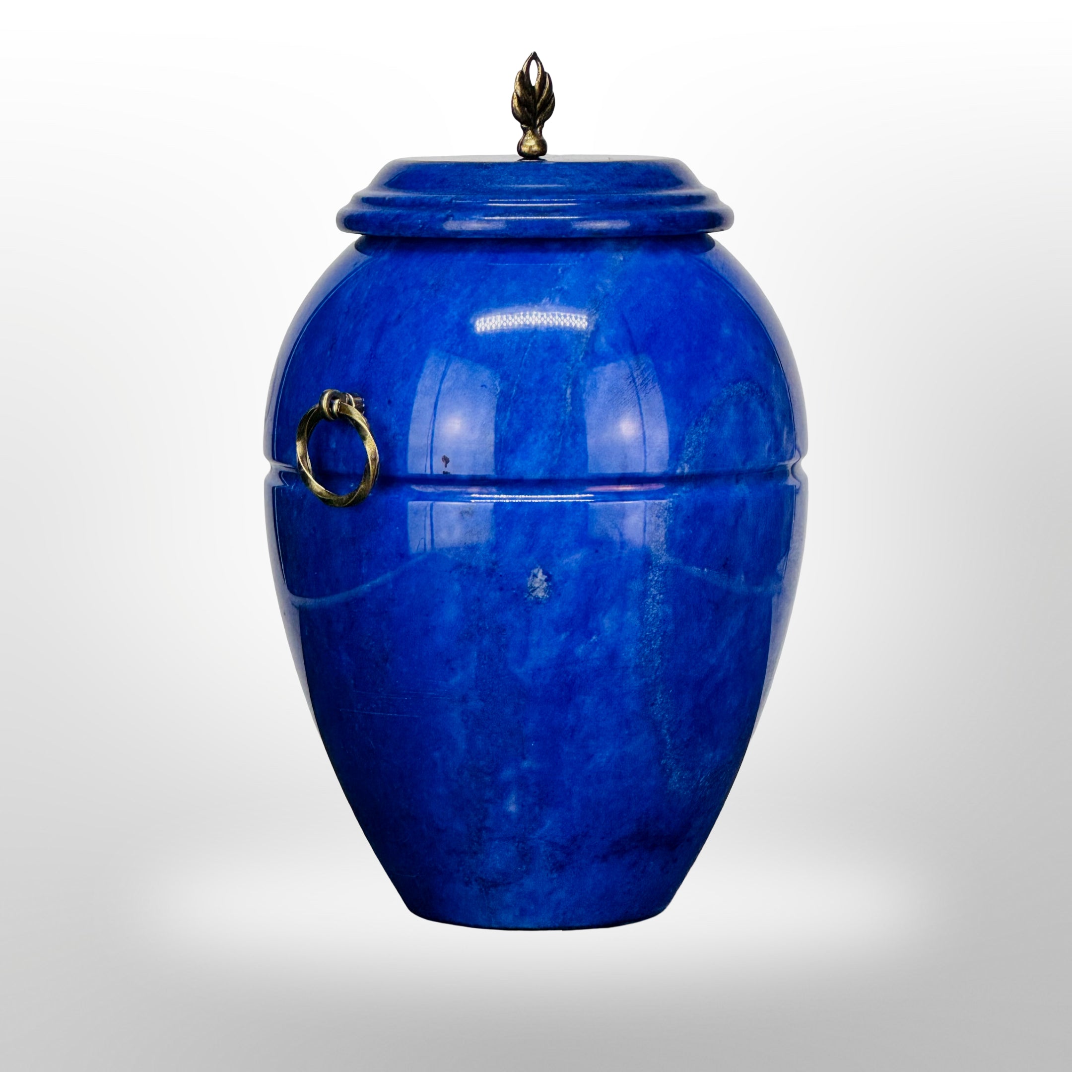 Blaue Steinurne mit Griffen