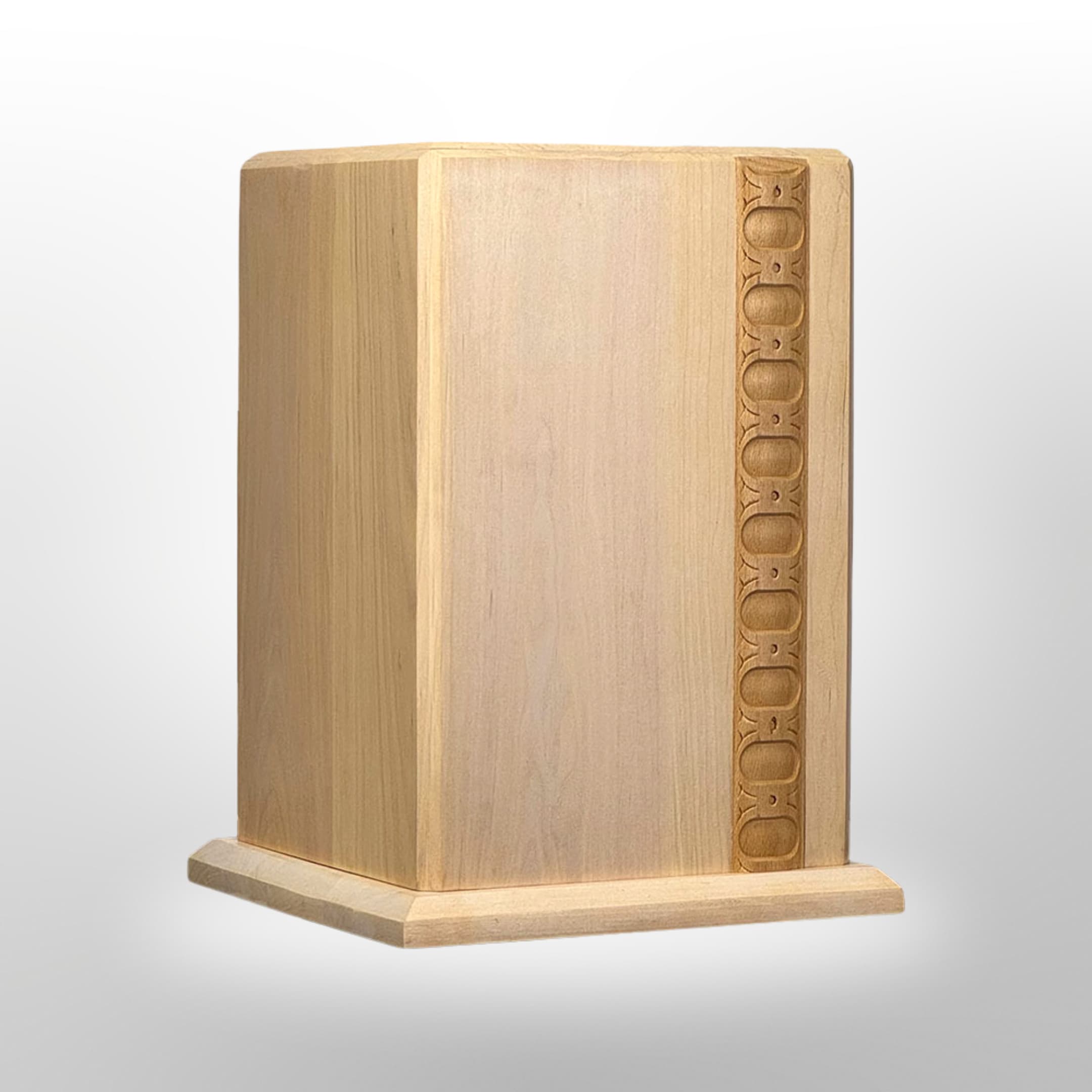 Holzurne aus hellem Holz