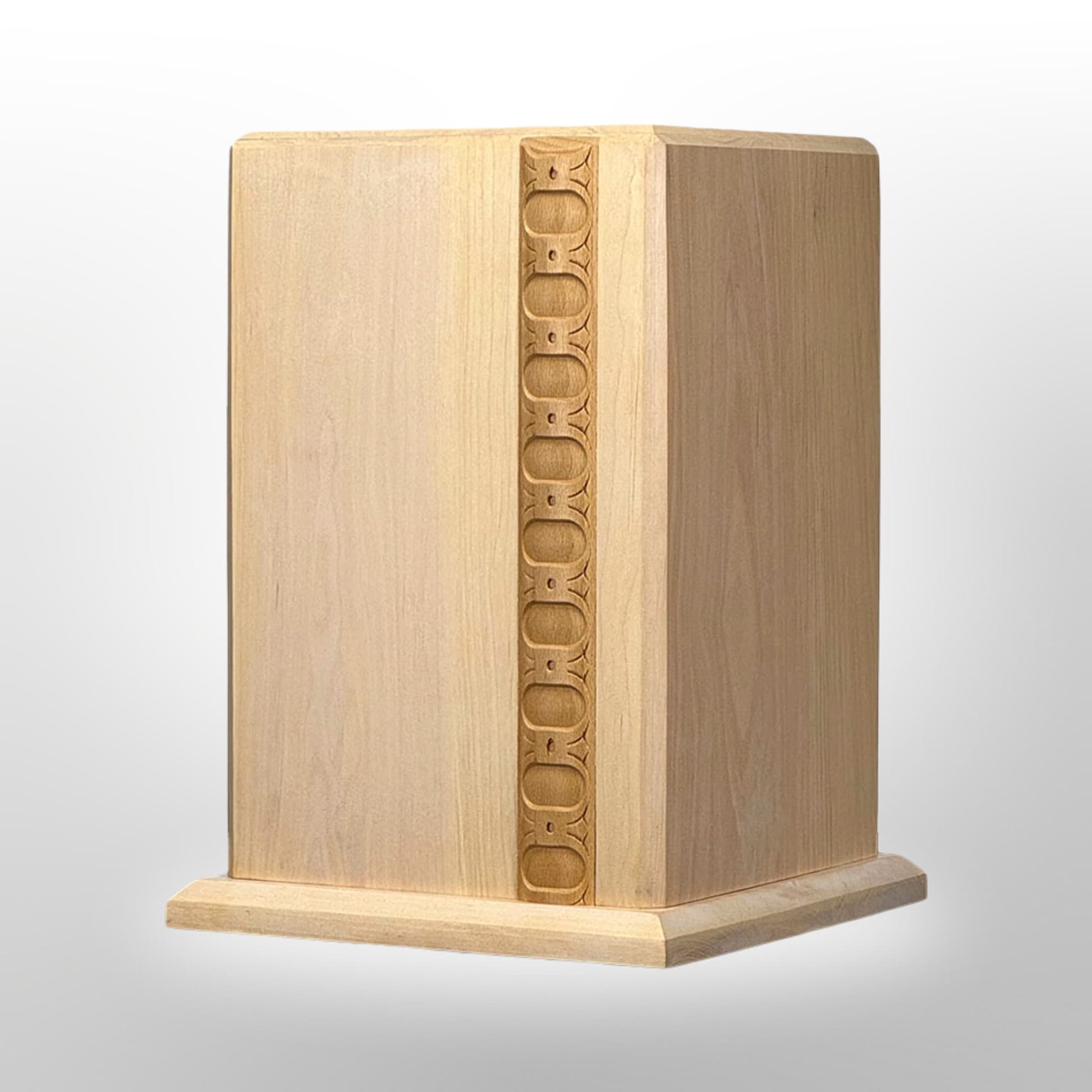 Holzurne aus hellem Holz