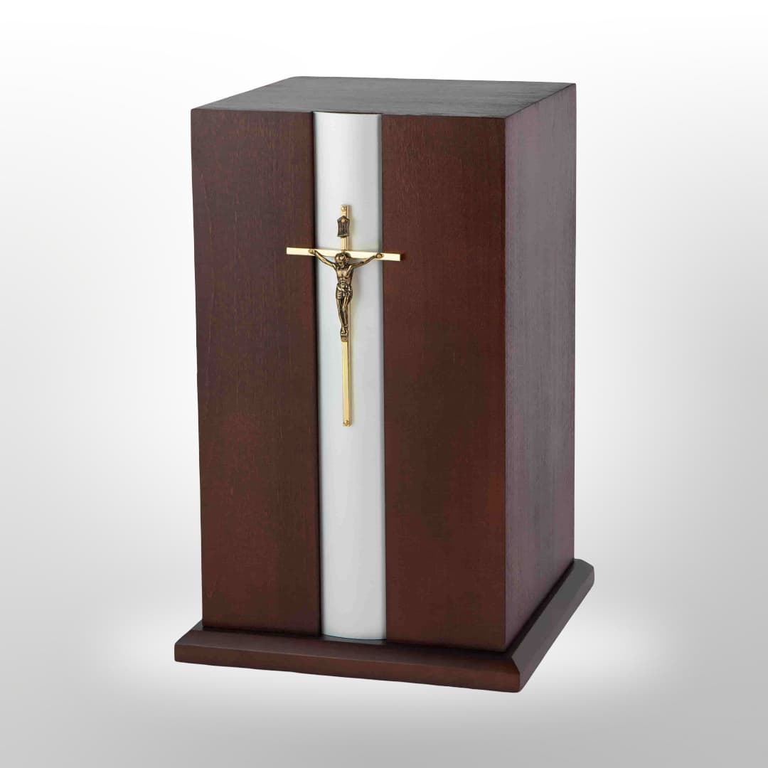 Holzurne mit Metallkreuz1