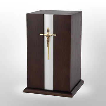 Holzurne mit Metallstreifen und Kreuz