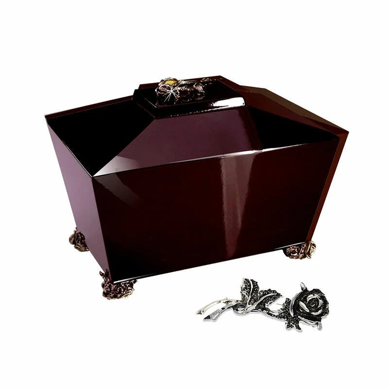 Holzurne mit Metallrose