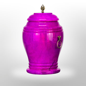 Pinke Steinurne mit Griffen