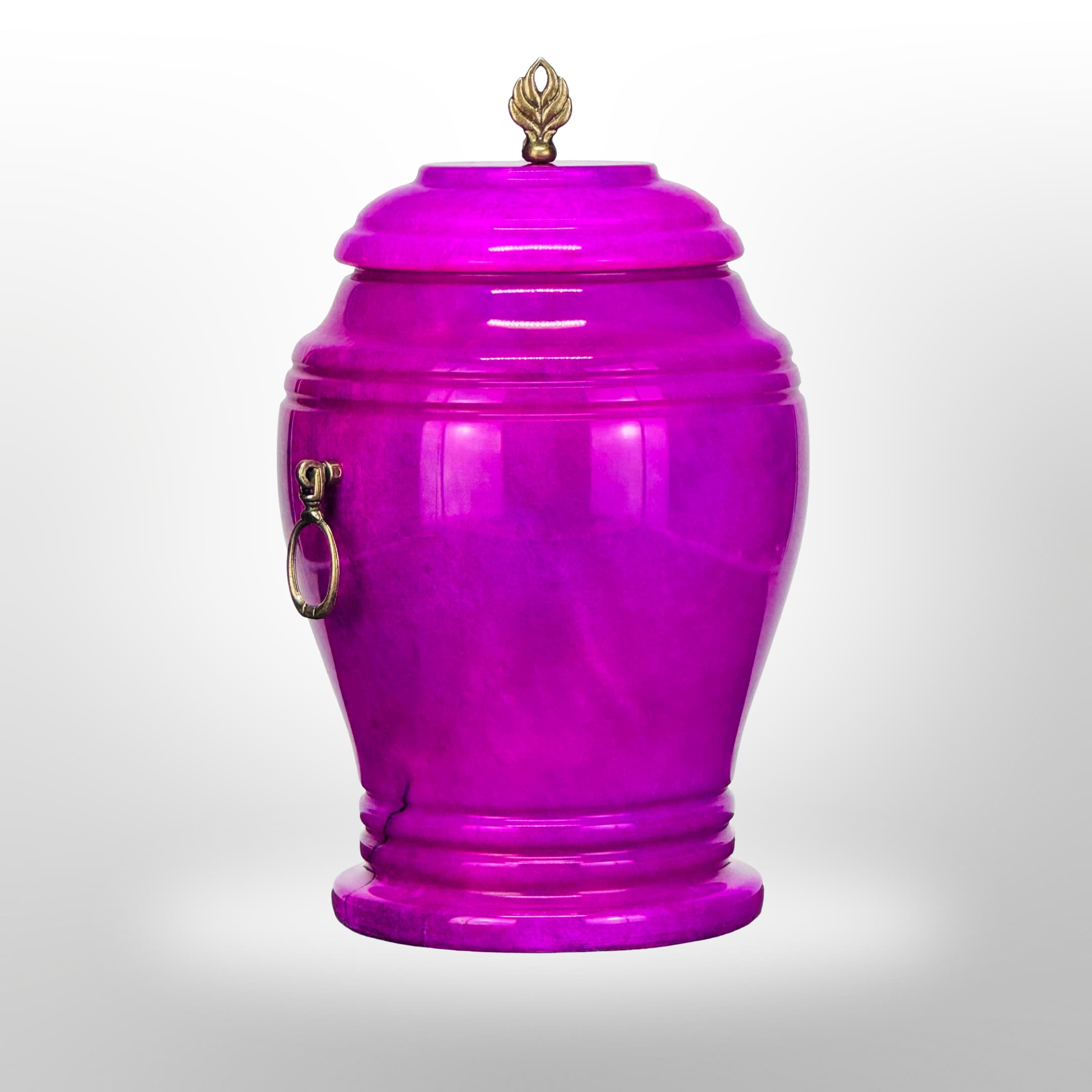 Pinke Steinurne mit Griffen