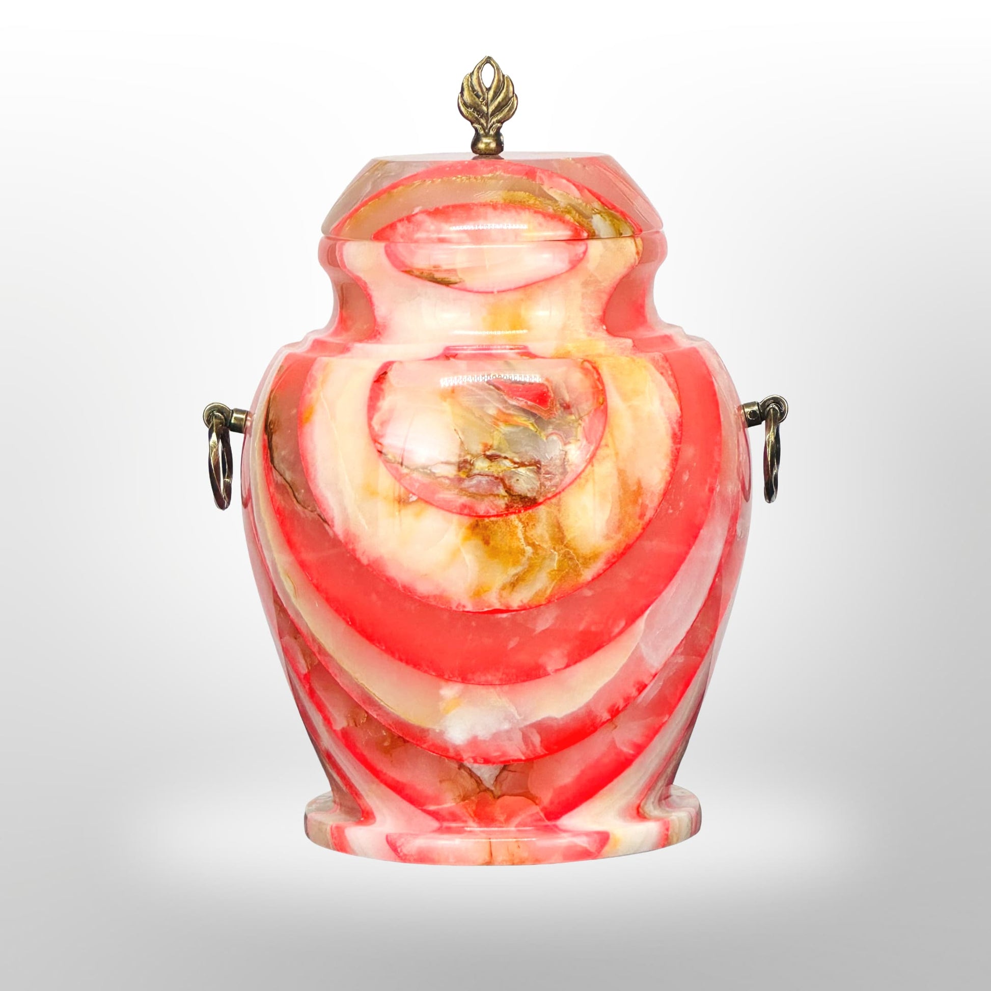 Rote Steinurne mit Griffen