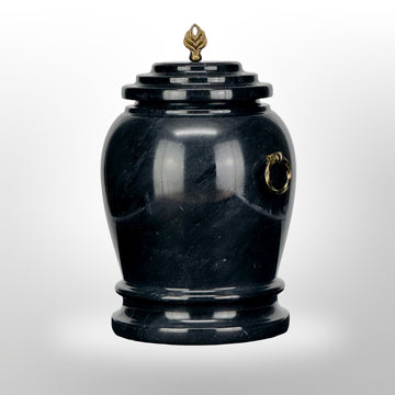 Schwarze Steinurne mit Griffen