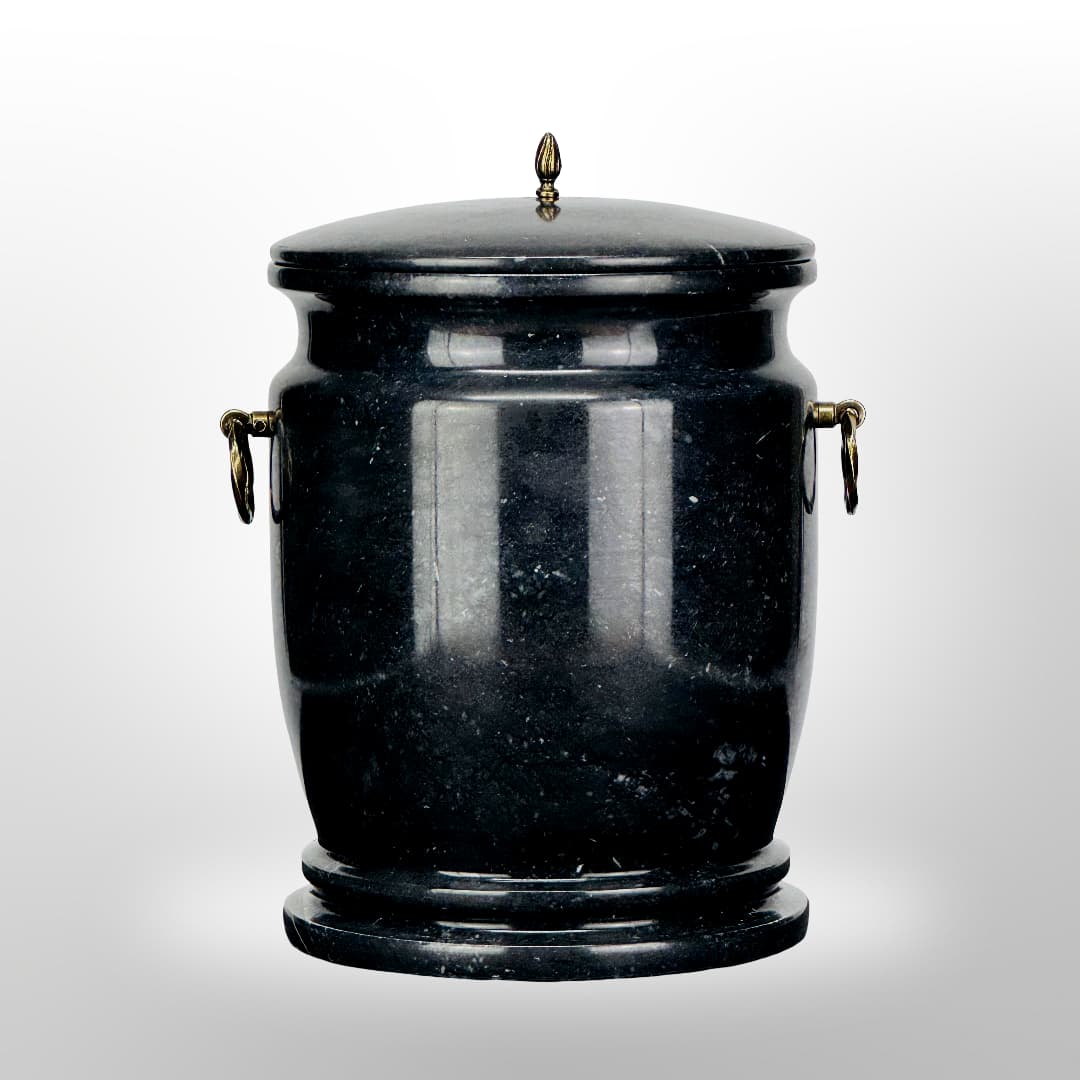 Stein Urne mit Griffen — Schwarz Naturstein