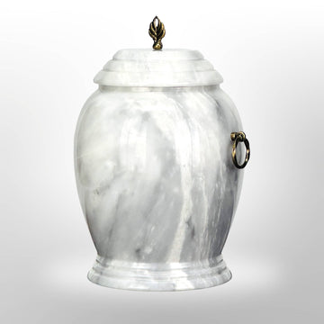 Weiße Natursteinurne mit Griffen