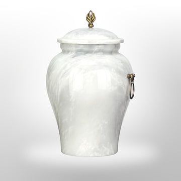 Weiße Steinurne mit Griffen